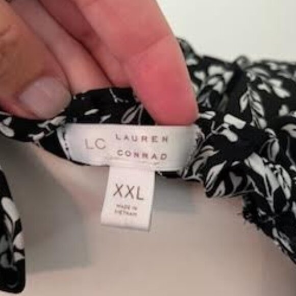 Lauren Conrad Blouse Plus Size Women's 2XL XXL Floral Flowy Casual Lightweight - Picture 2 of 7